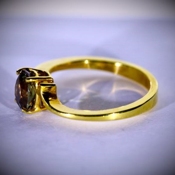 Color Change Garnet 1.72ct Solid 18K Gold Ring - Picture 8 of 10